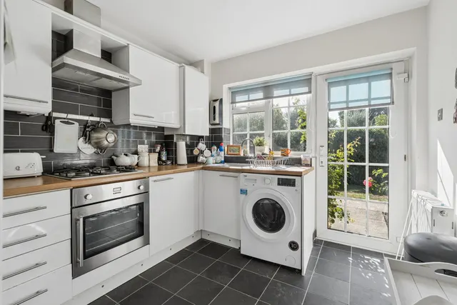 Barrowdene Close, Pinner, HA5, photo 3