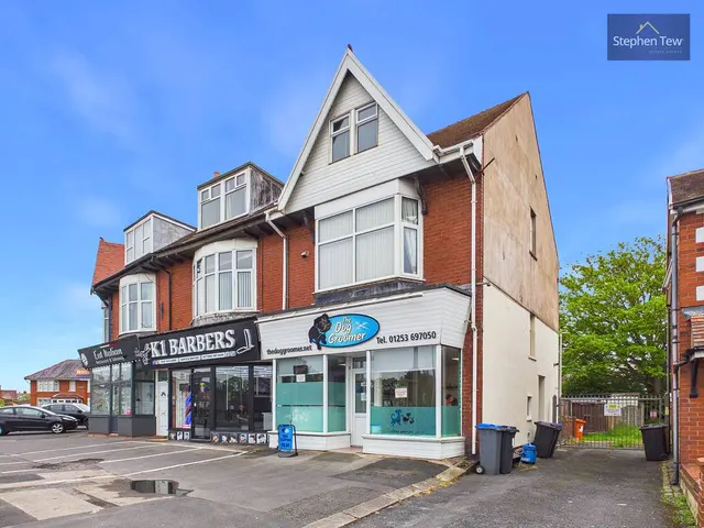 Marton Drive, Blackpool, FY4, photo 1
