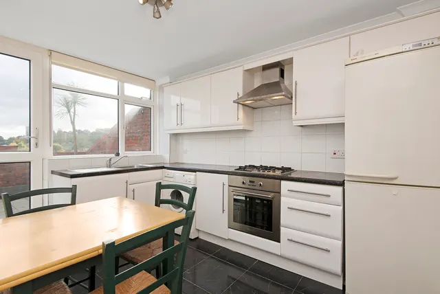 Murfett Close, London, SW19, photo 2