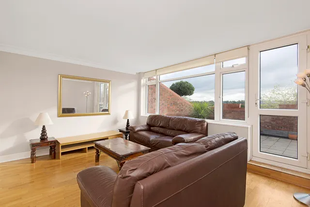 Murfett Close, London, SW19, photo 1