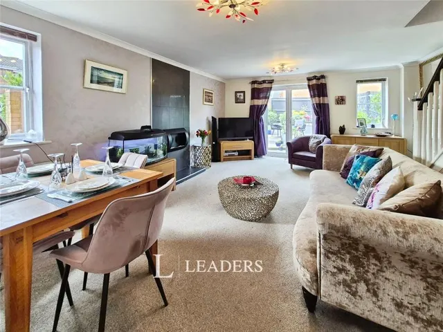 Moors Close, Deanshanger, MK19, photo 2