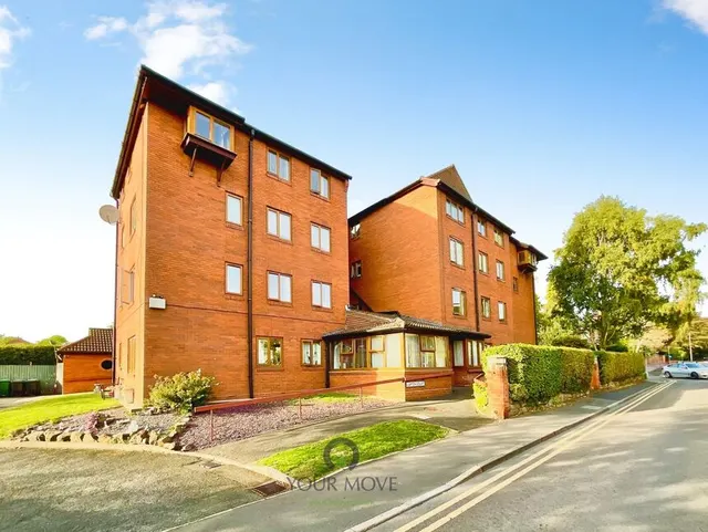 The Crescent, Bromsgrove, B60, photo 1