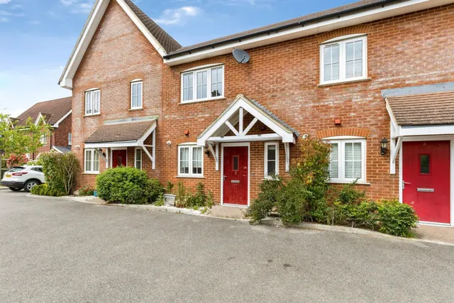 White Close, Broadbridge Heath, Horsham, photo 1