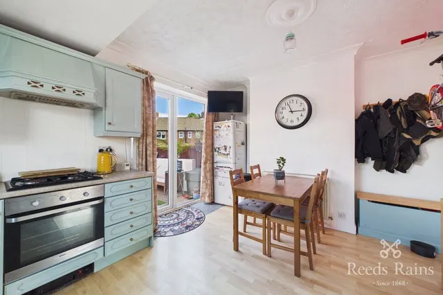 Pinders Crescent, Knottingley, WF11, photo 3