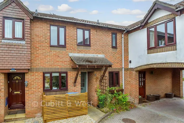 Warren Way, Barnham, PO22, photo 1