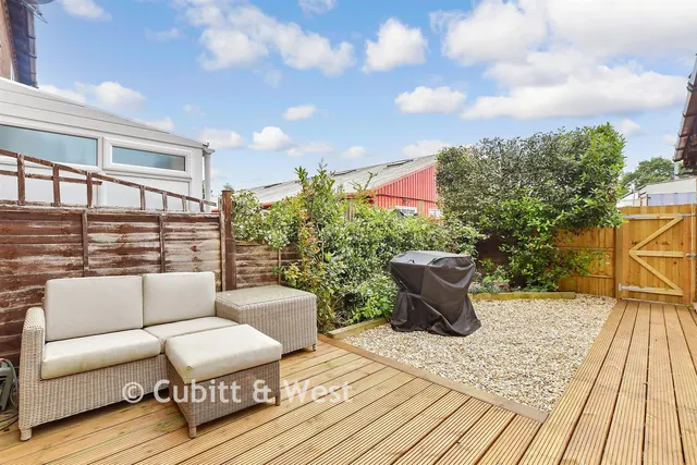 Warren Way, Barnham, PO22, photo 2