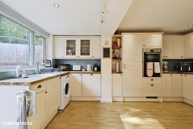 Wittenham View, Salisbury, SP4, photo 3