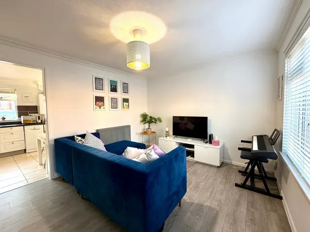 Photo 2 — Castleton Road, Swindon, Wiltshire, SN5 5GE
