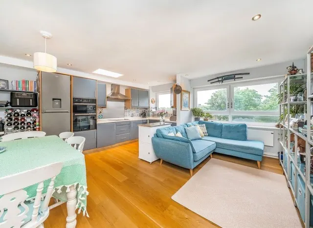 Photo 2 — Fairfield South, Kingston Upon Thames, KT1