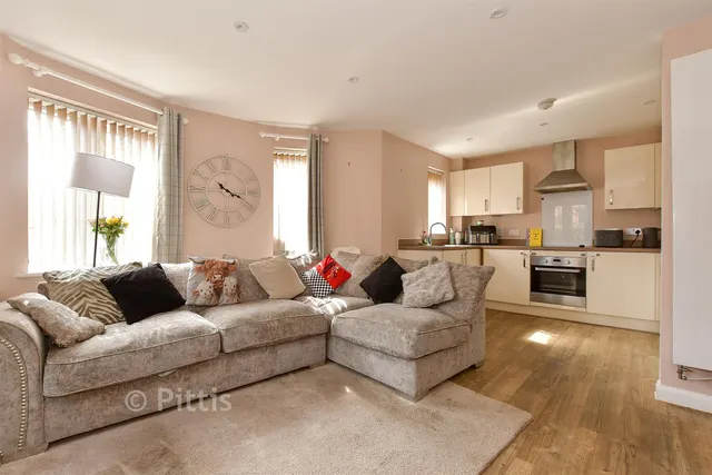 Beauchamp Drive, Newport, PO30, photo 3