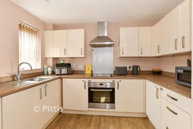 Beauchamp Drive, Newport, PO30, photo 2