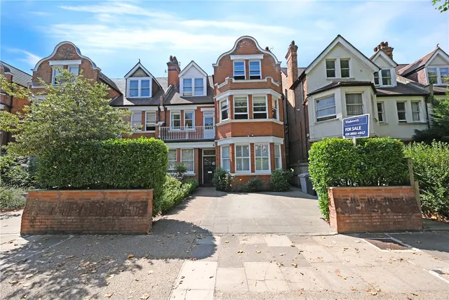 Dartmouth Road, London, NW2, photo 1