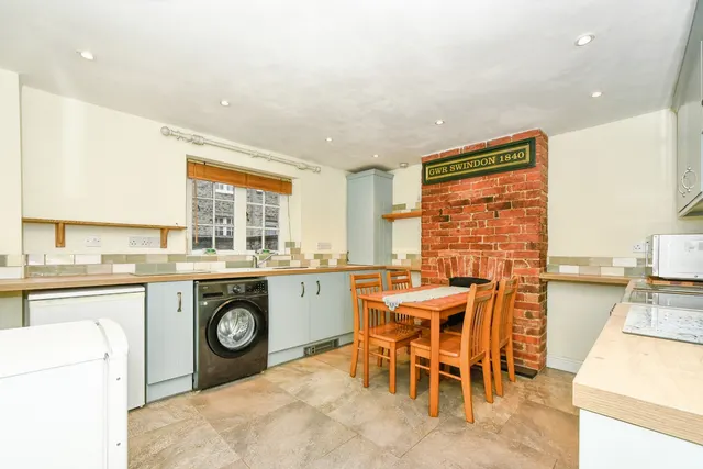 Oxford Street, The Railway Village, SN1, photo 2