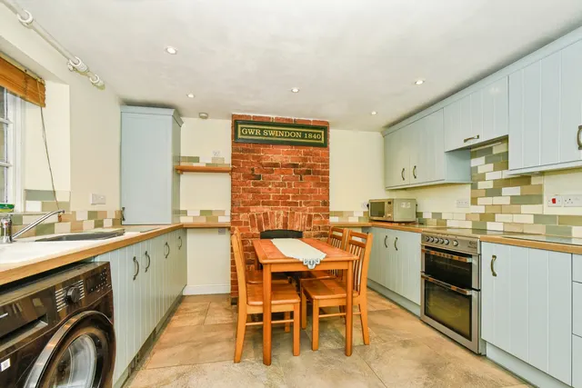 Oxford Street, The Railway Village, SN1, photo 3
