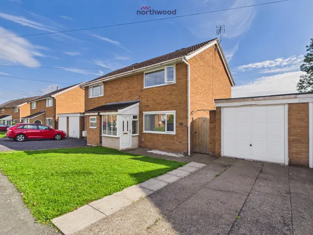 2 bedroom house, Derwent Crescent, Wrexham, LL12