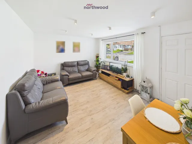 Derwent Crescent, Wrexham, LL12, photo 2