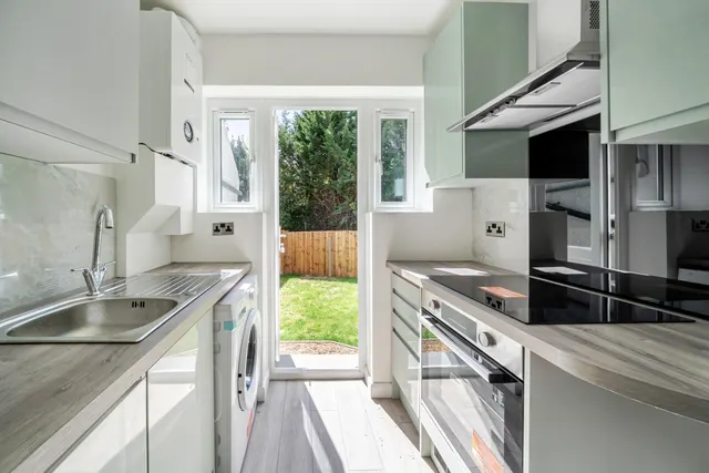Meadowview Road, SE6, photo 1