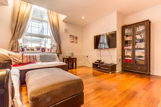 Brook Road, Chartwell Court, NW2, photo 3