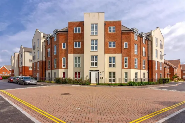 Worthing, BN13 1FP, photo 1