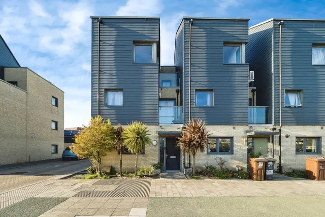 Galleons Drive, Barking, IG11, photo 1