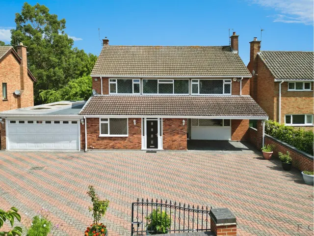 5 bedroom house, Manor Road, Extension, LE2