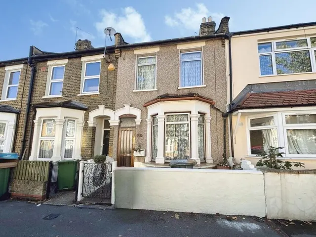 Glasgow Road, London, E13, photo 3