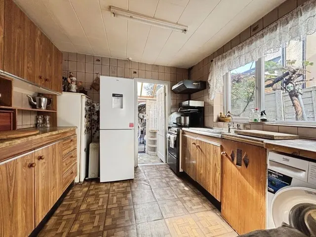 Glasgow Road, London, E13, photo 1