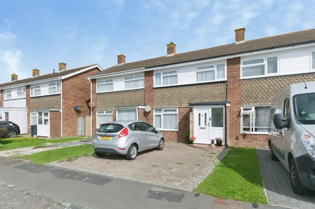 Seven Sisters Road, Eastbourne, photo 1