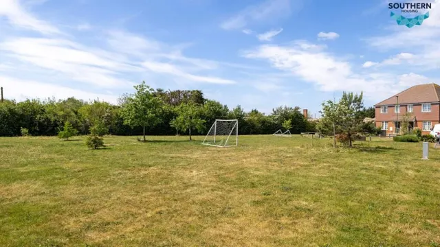 Winton Close, Ferring, photo 2