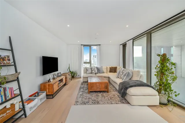 Admiralty Avenue, London, E16, photo 3