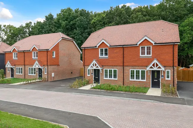 Burstow Grove, Off Haroldslea Drive, RH6, photo 1