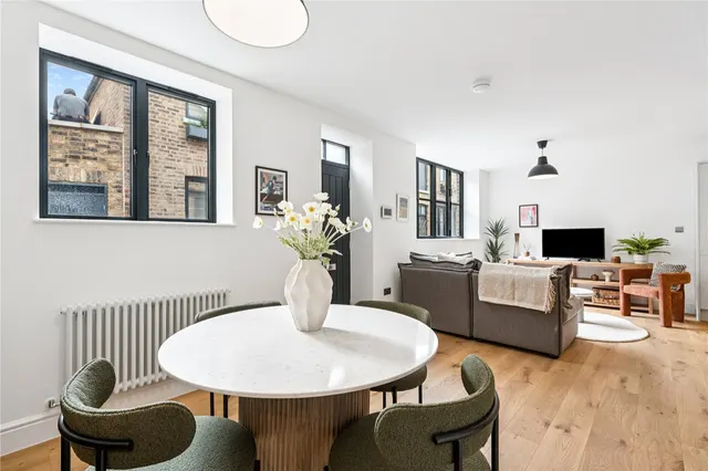 Brixtow Mews, London, SW2, photo 2