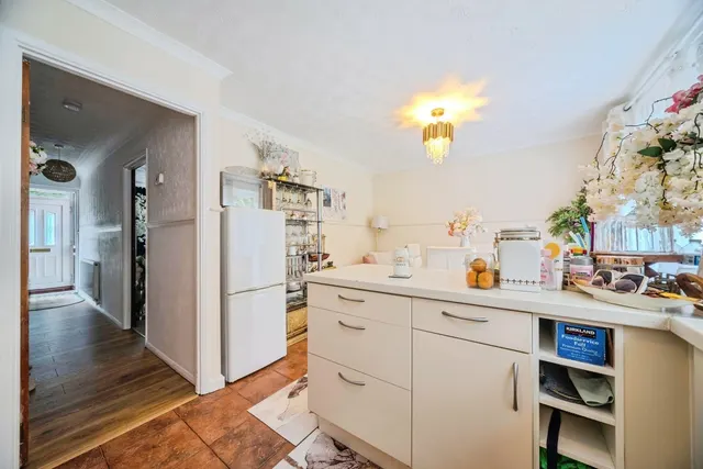 Larch Grove, Bletchley, MK2, photo 3
