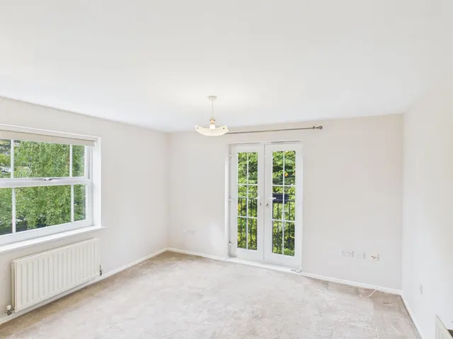 Bishopdale Court, Halifax, HX1, photo 2