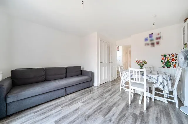 Kestrel Crescent, Witney, OX28, photo 3