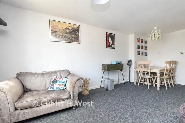 Wakehams Green Drive, Crawley, RH10, photo 3