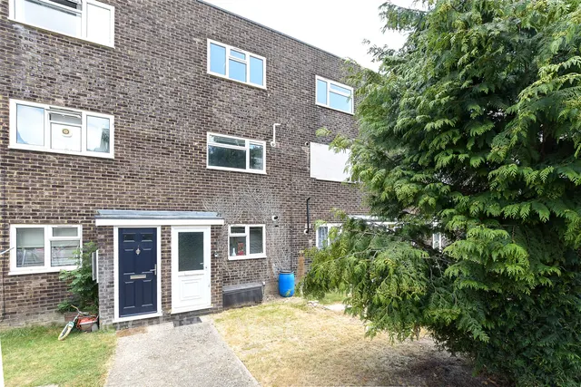 Wakehams Green Drive, Crawley, RH10, photo 1