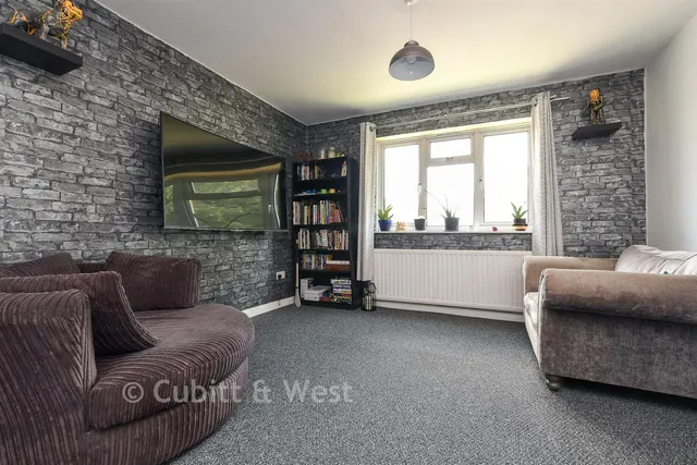 Wakehams Green Drive, Crawley, RH10, photo 2