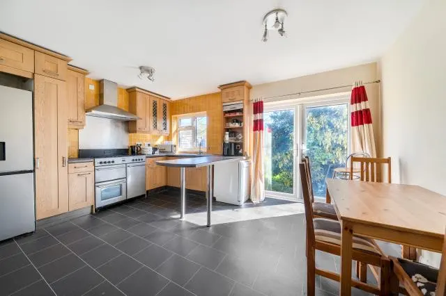 Armstrong Road, Englefield Green, TW20, photo 2