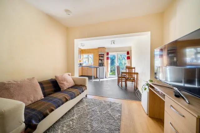 Armstrong Road, Englefield Green, TW20, photo 3