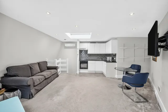 Photo 3 — Abercrombie Street, Battersea, London, SW11
