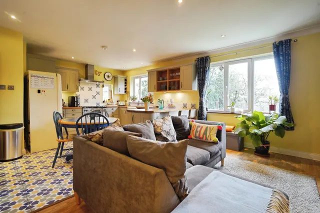 Palace Road, London, SW2, photo 2