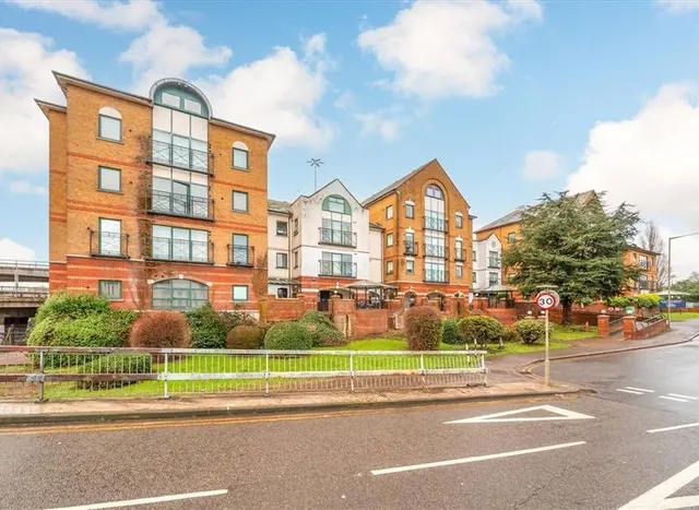 Brent Cross Gardens, Brent Cross, NW4