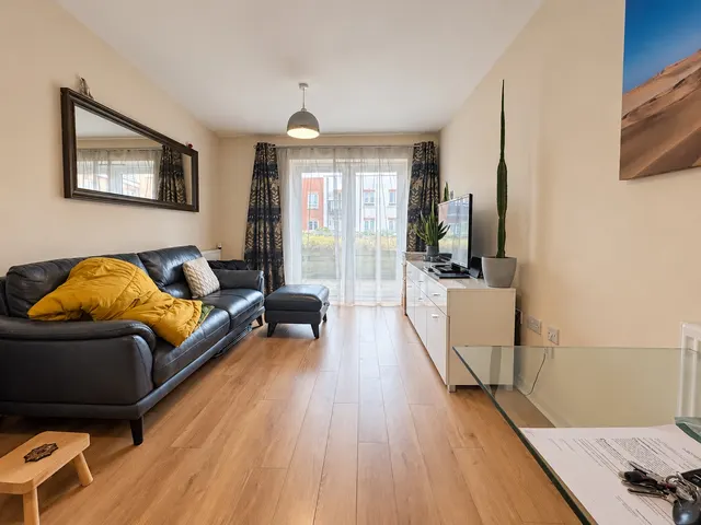 Featherstone Road, Southall, UB2, photo 2