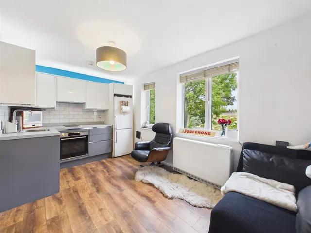 Photo 2 — Abercorn Grove, Ruislip, HA4 7YP