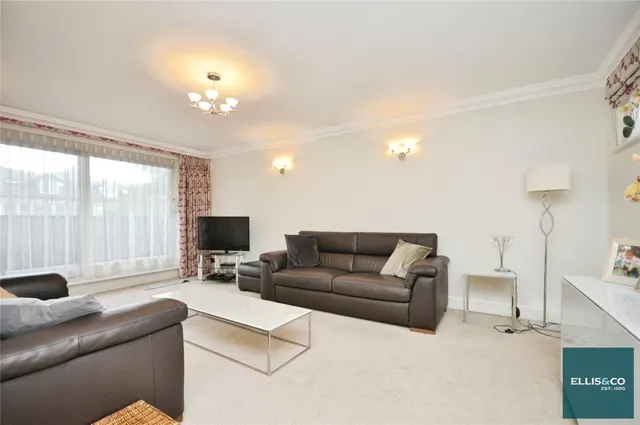 Hendon Lane, London, N3, photo 2
