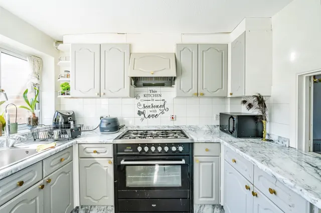 Photo 2 — Glynde Close, Newhaven