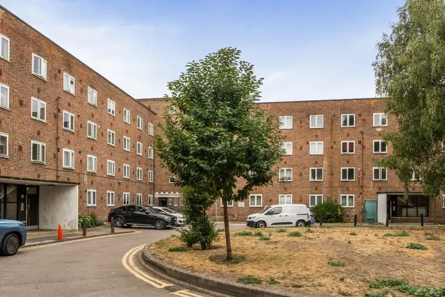 Friern Barnet Lane London N20, photo 1