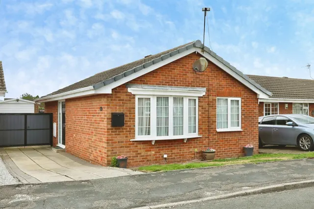Harpenden Drive, Dunscroft, DN7, photo 1