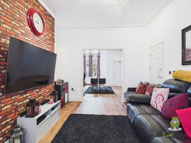 Derrington Avenue, Crewe, CW2, photo 1
